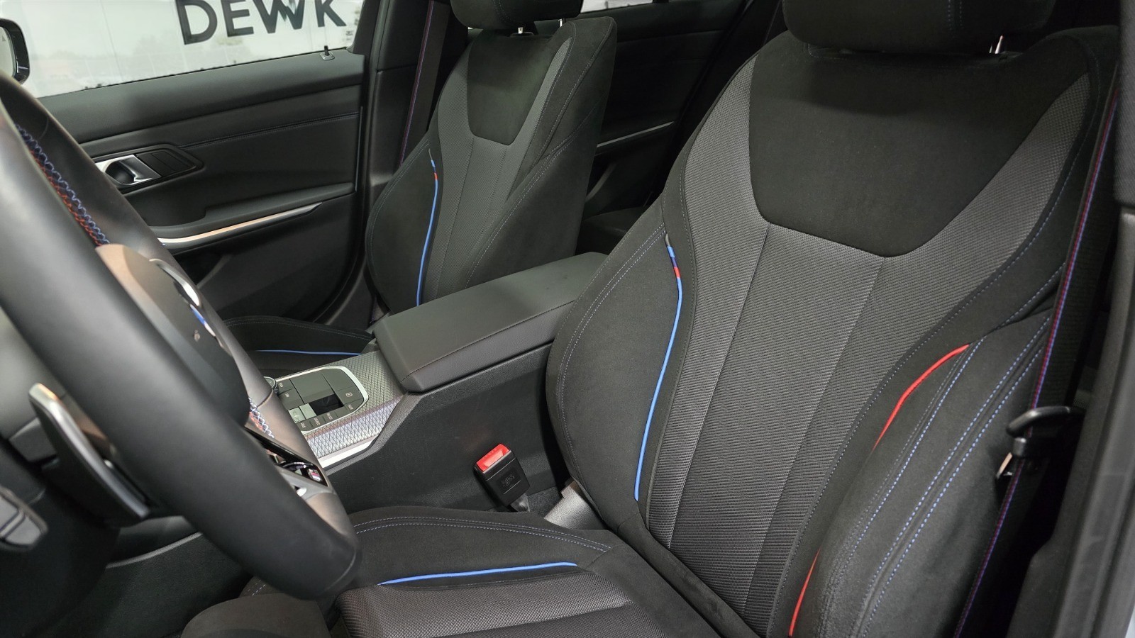 2025 BMW 340i xDrive M Sport - Image 18