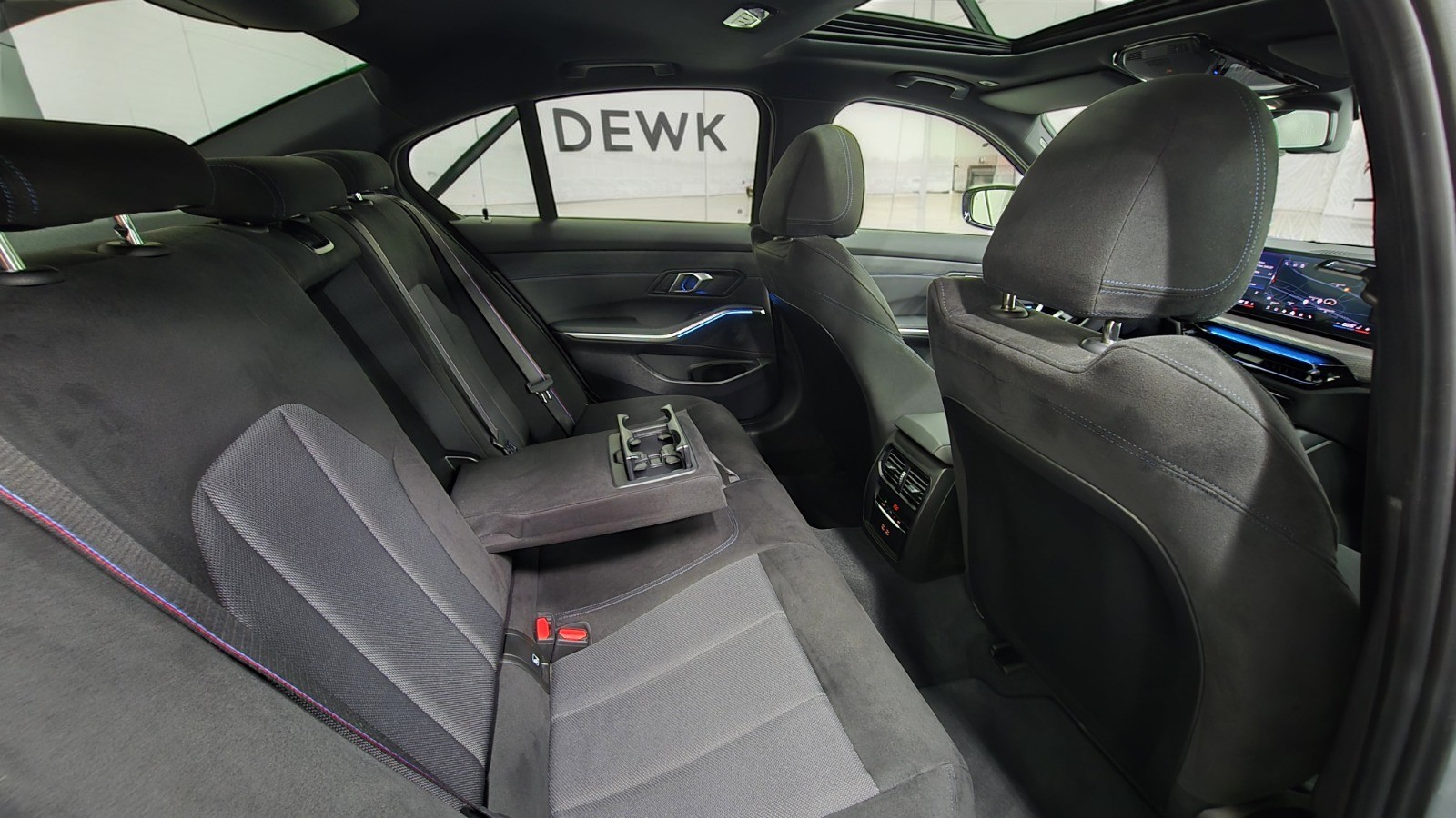 2025 BMW 340i xDrive M Sport - Image 14