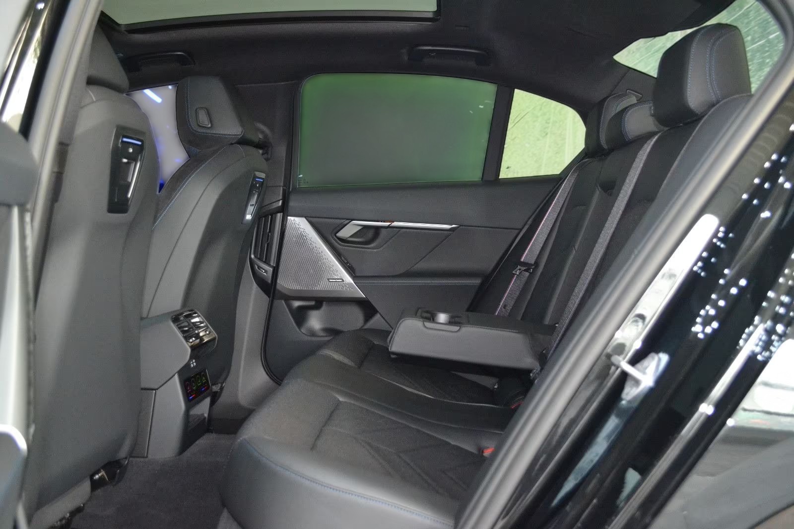 2025 BMW 540d Xdrive M - Image 16