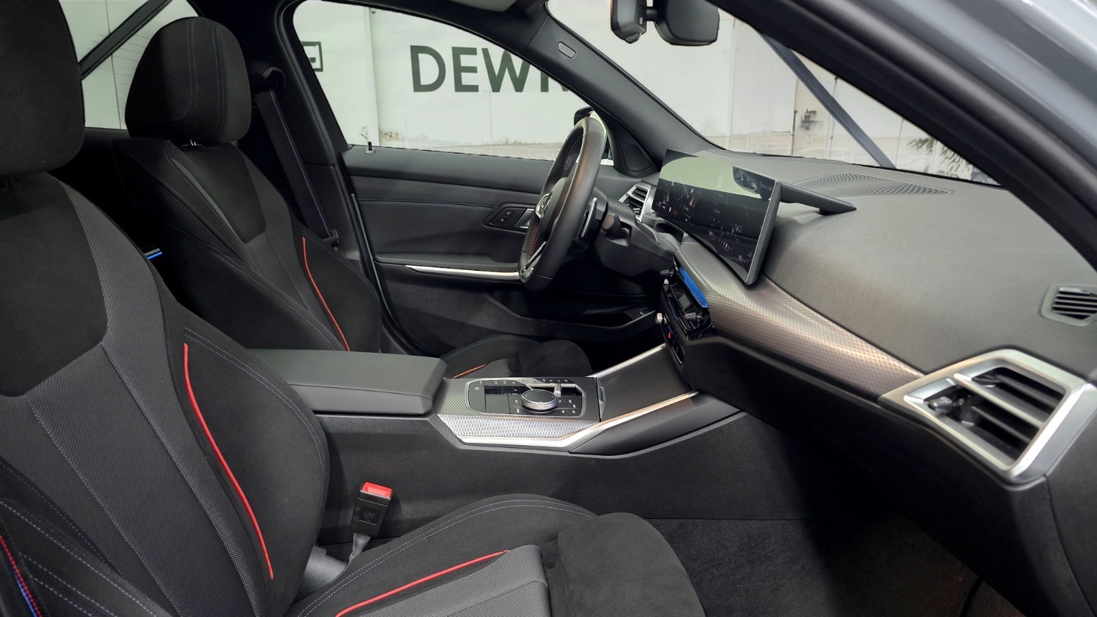 2025 BMW 340i xDrive M Sport - Image 9