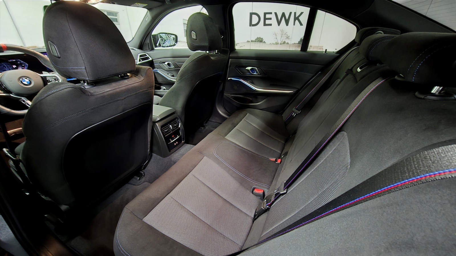 2025 BMW 340i xDrive M Sport - Image 15