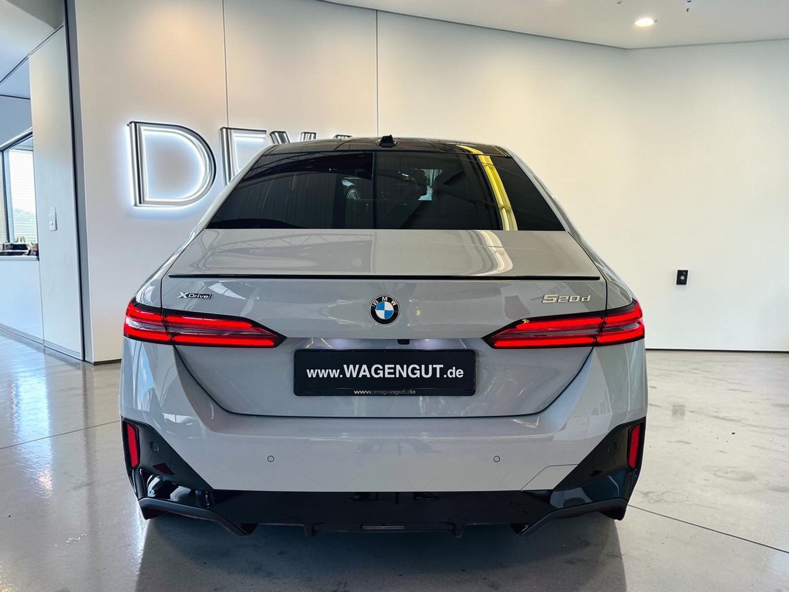 2025 BMW 520d xDrive M-Sport - Image 3