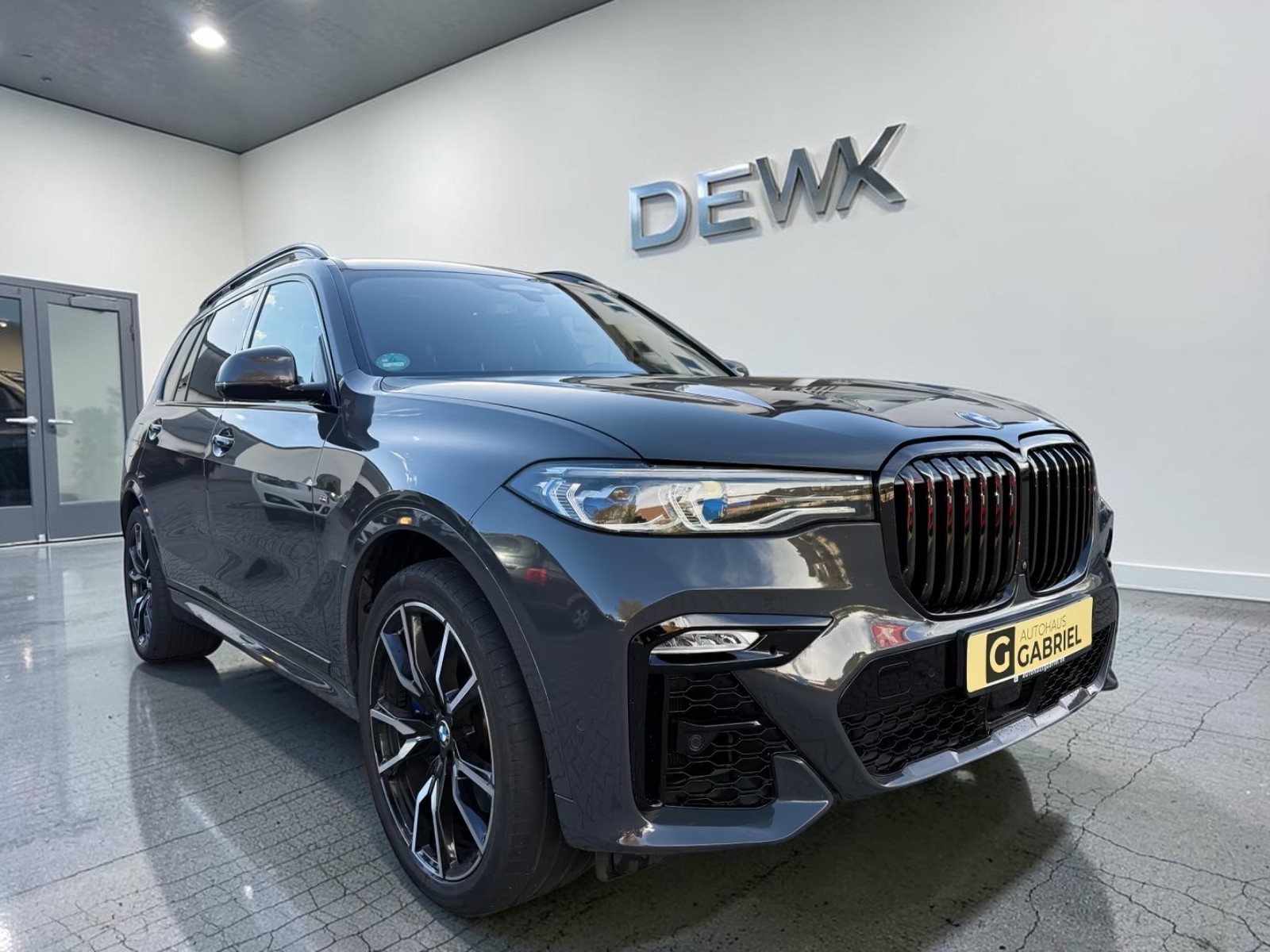 2022 BMW X7 40d xDrive M Sport - Image 2