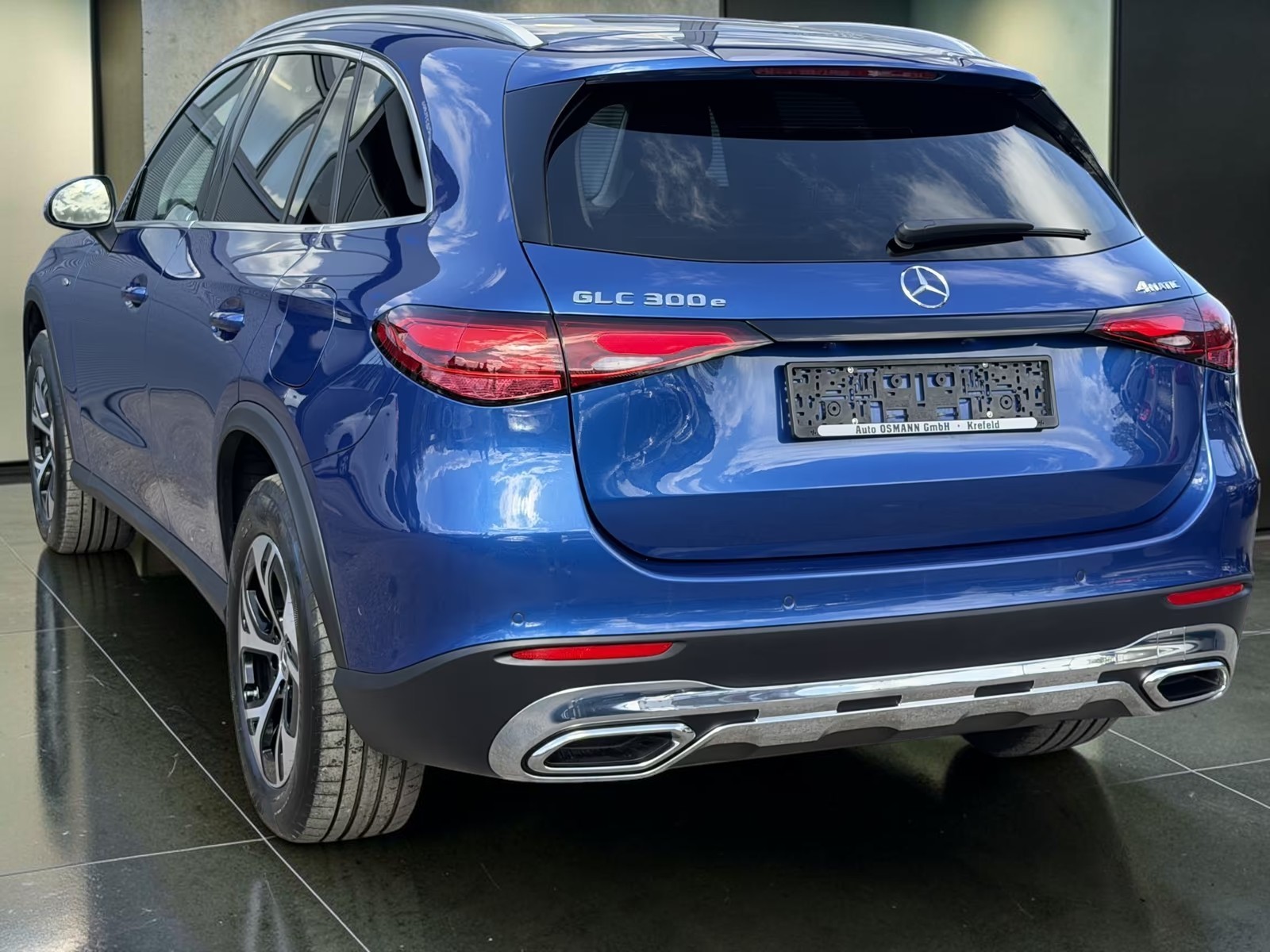 2025 Mercedes-Benz GLC 300e 4Matic - Image 3