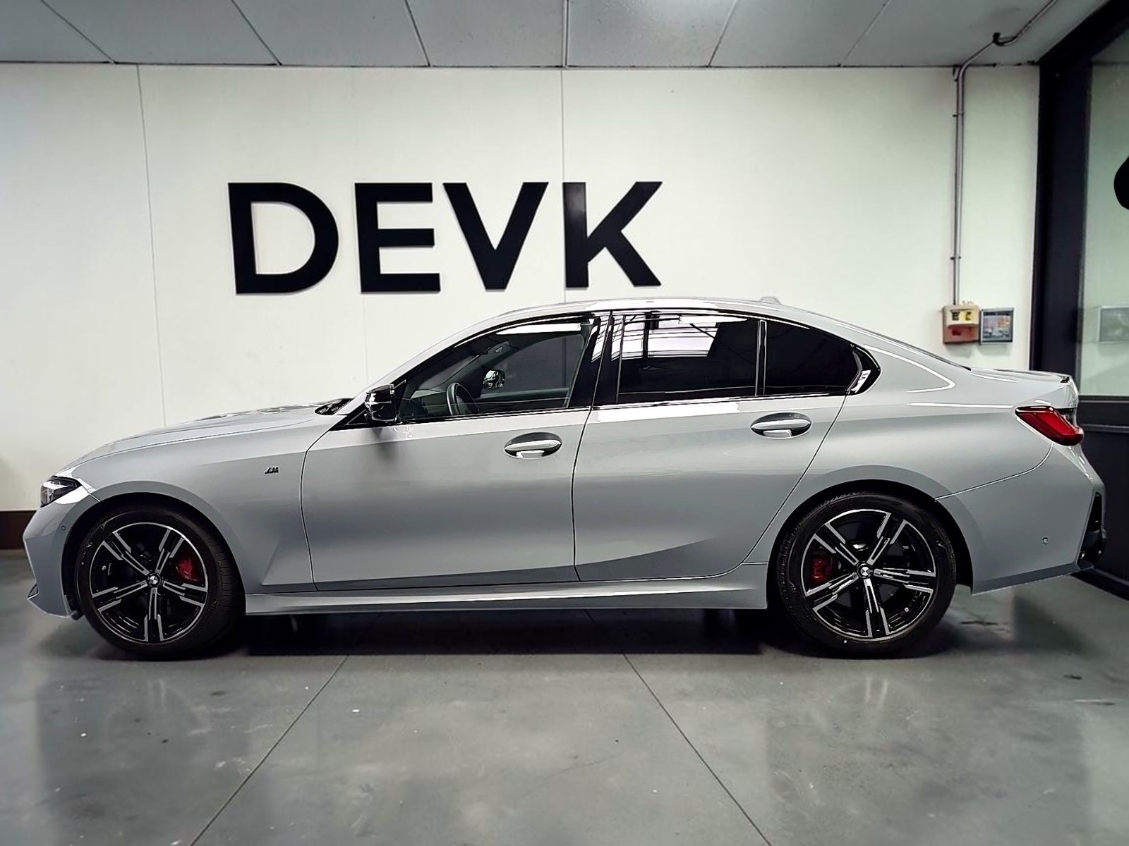 2025 BMW 340i xDrive M Sport - Image 2