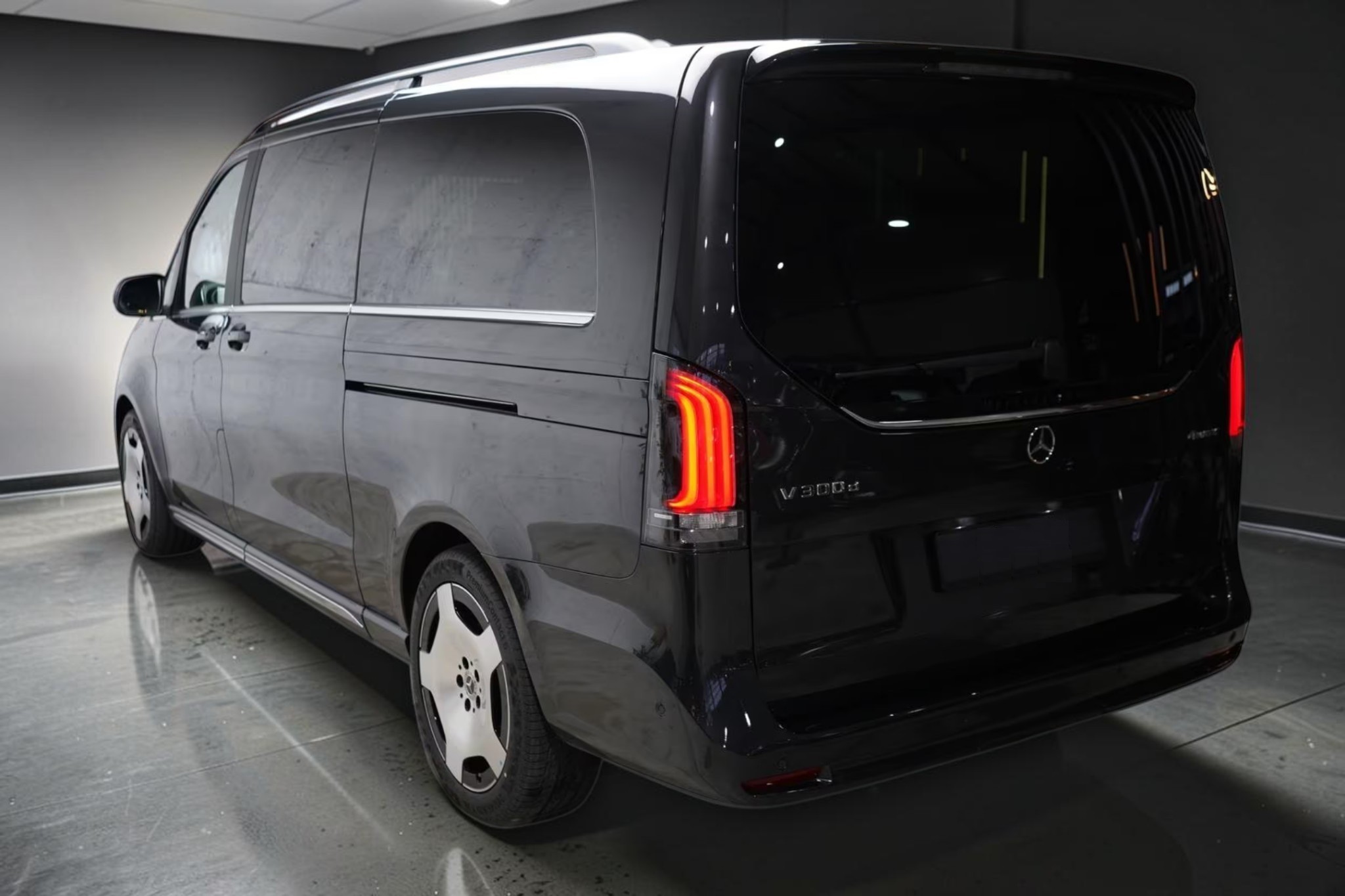 2026 Mercedes Benz V300D 4Motion XL - Image 3