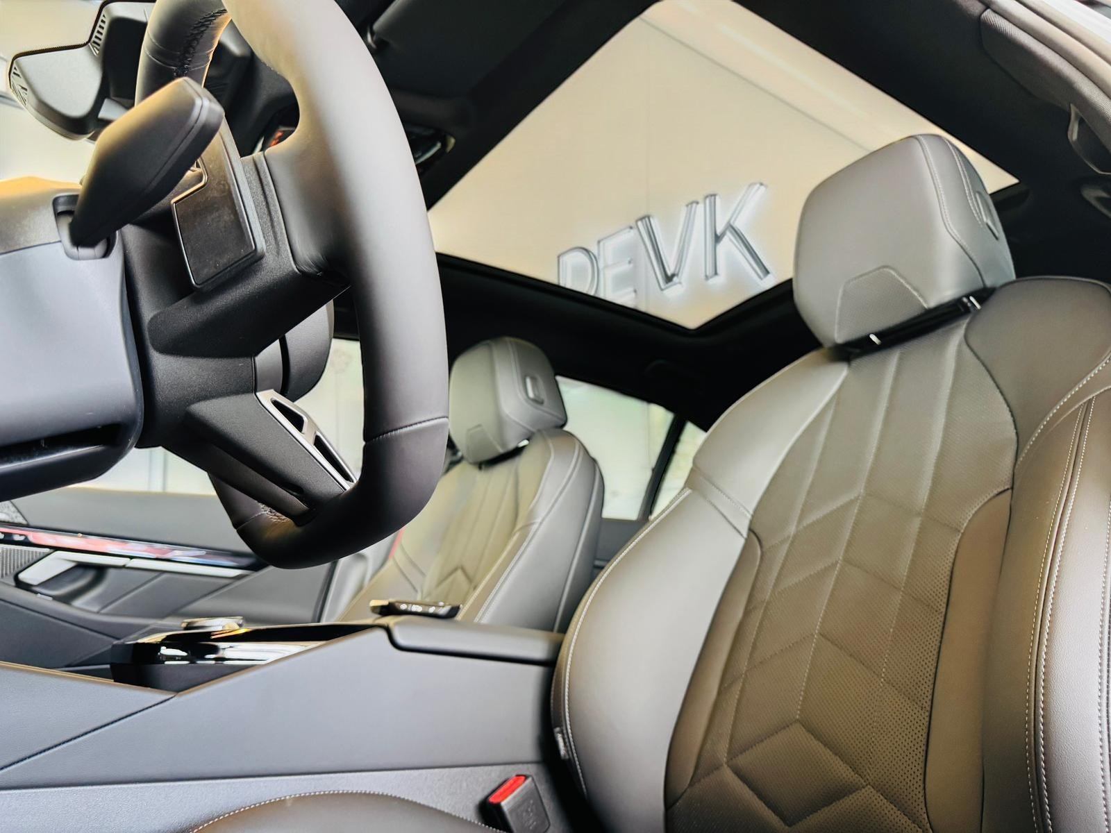 2025 BMW 520d xDrive M-Sport - Image 6