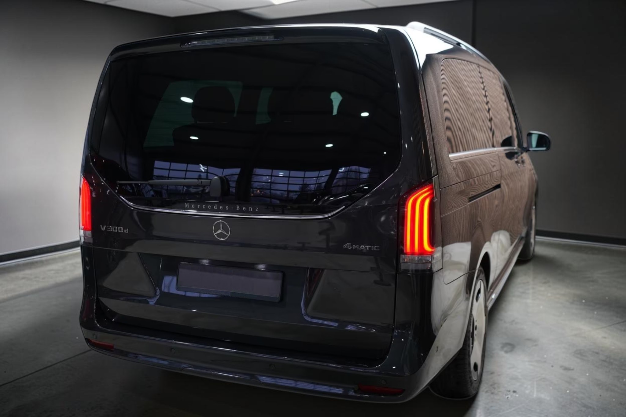 2026 Mercedes Benz V300D 4Motion XL - Image 4