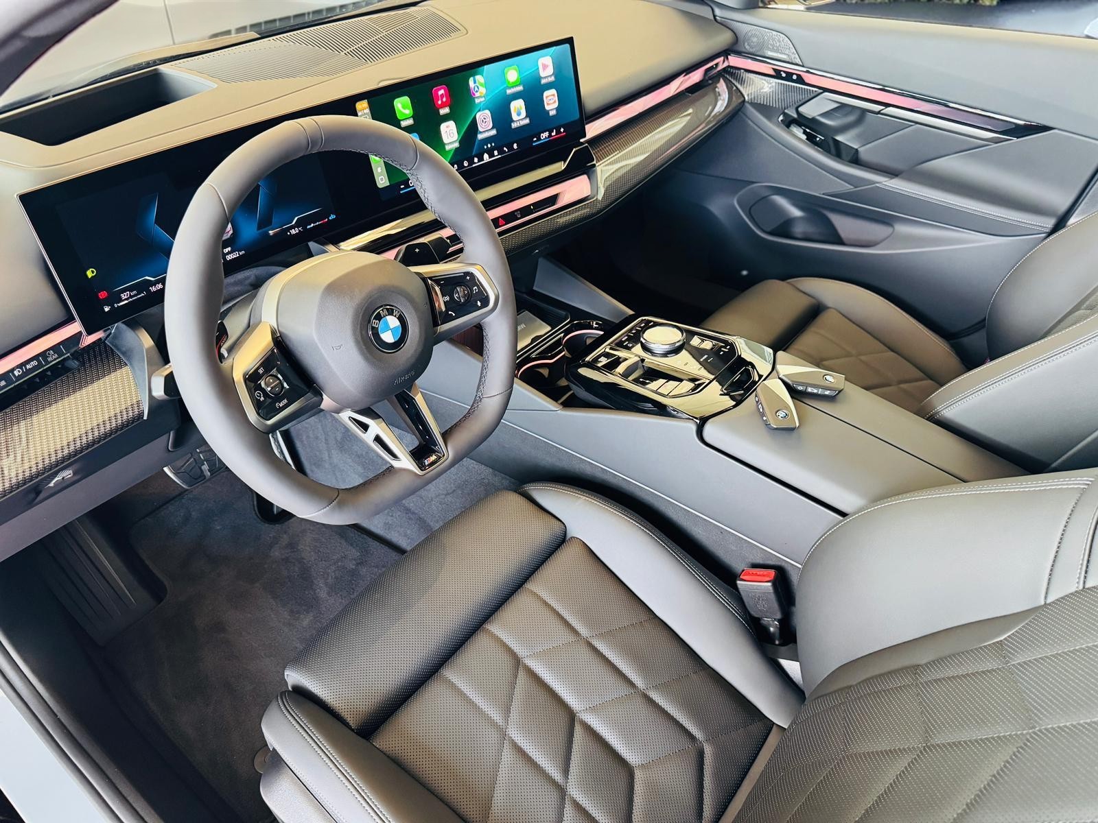 2025 BMW 520d xDrive M-Sport - Image 4