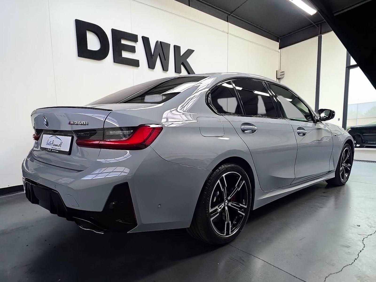 2025 BMW 340i xDrive M Sport - Image 3