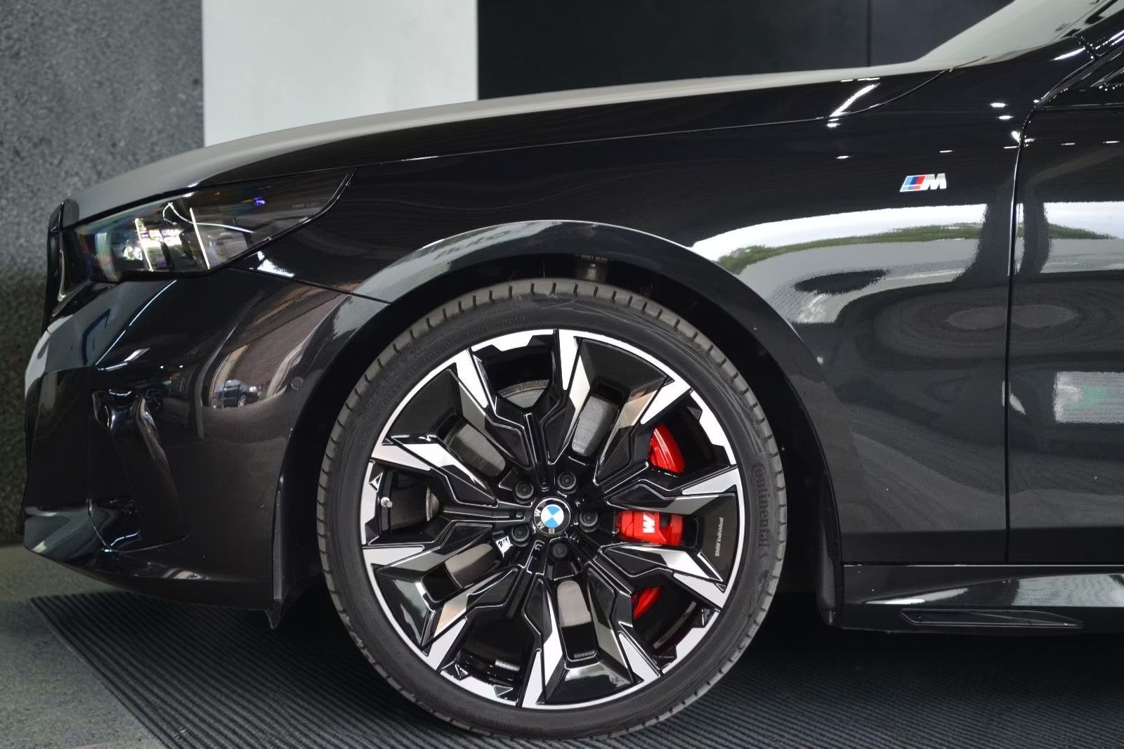 2025 BMW 540d Xdrive M - Image 3