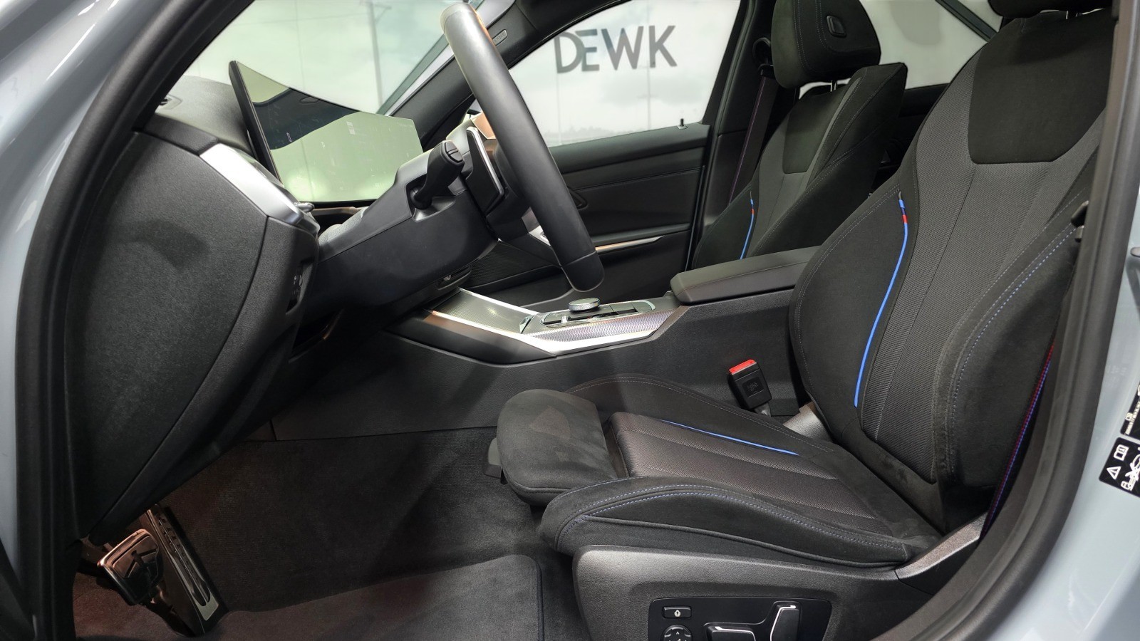 2025 BMW 340i xDrive M Sport - Image 11