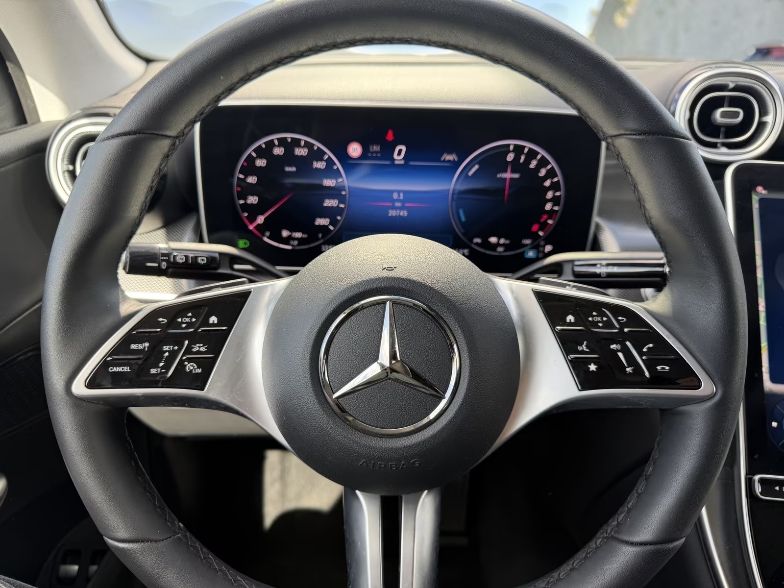 2025 Mercedes-Benz GLC 300e 4Matic - Image 7