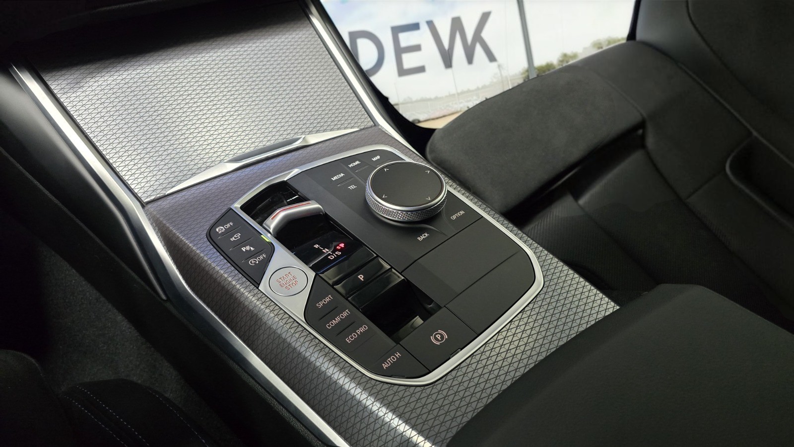 2025 BMW 340i xDrive M Sport - Image 10