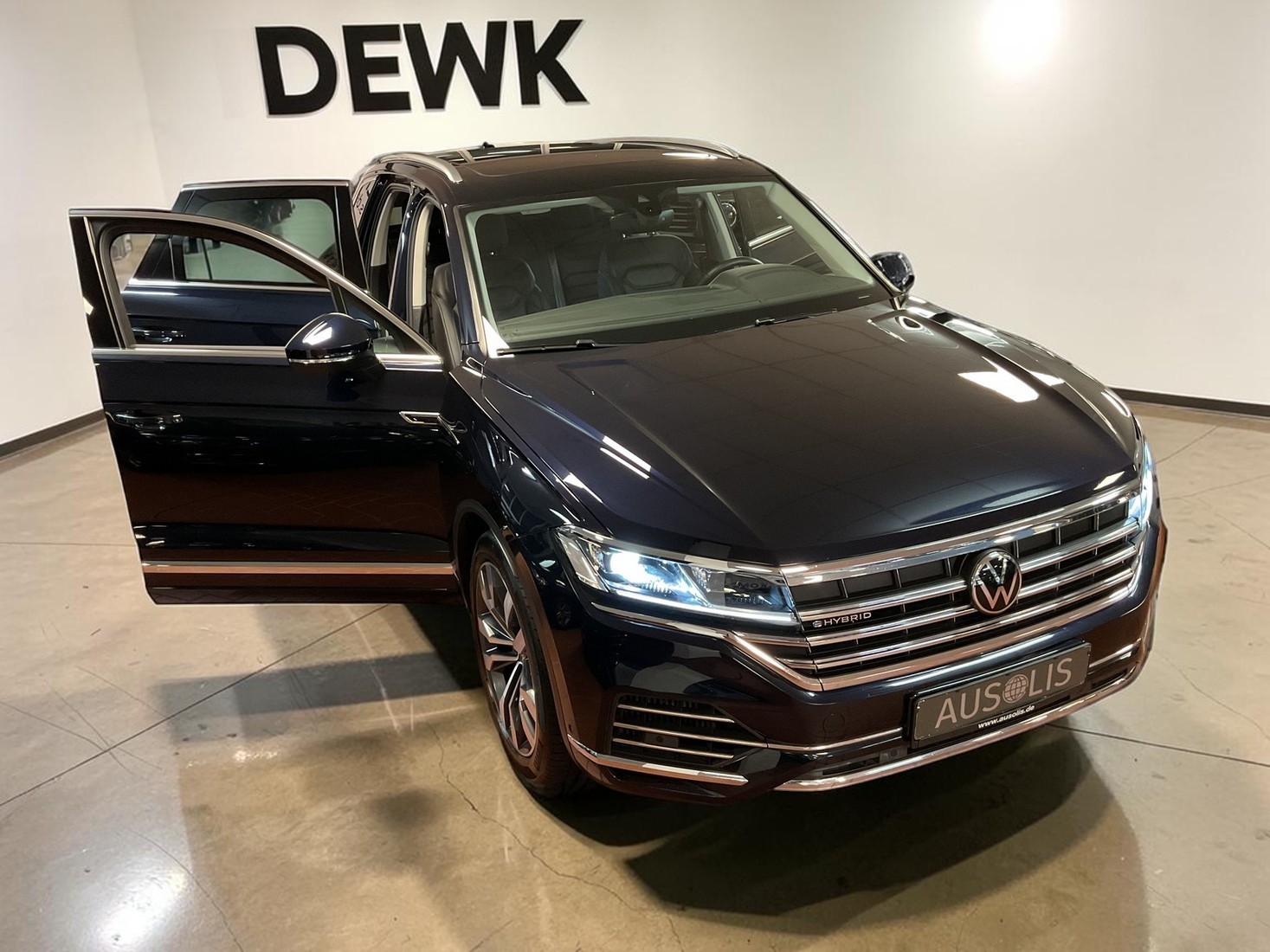 2022 Volkswagen Touareg 3.0 V6 Elegance eHybrid - Image 3