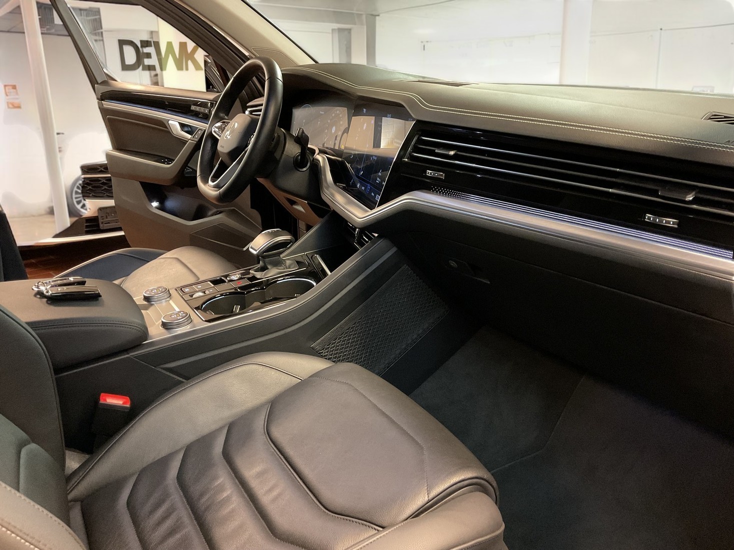 2022 Volkswagen Touareg 3.0 V6 Elegance eHybrid - Image 11