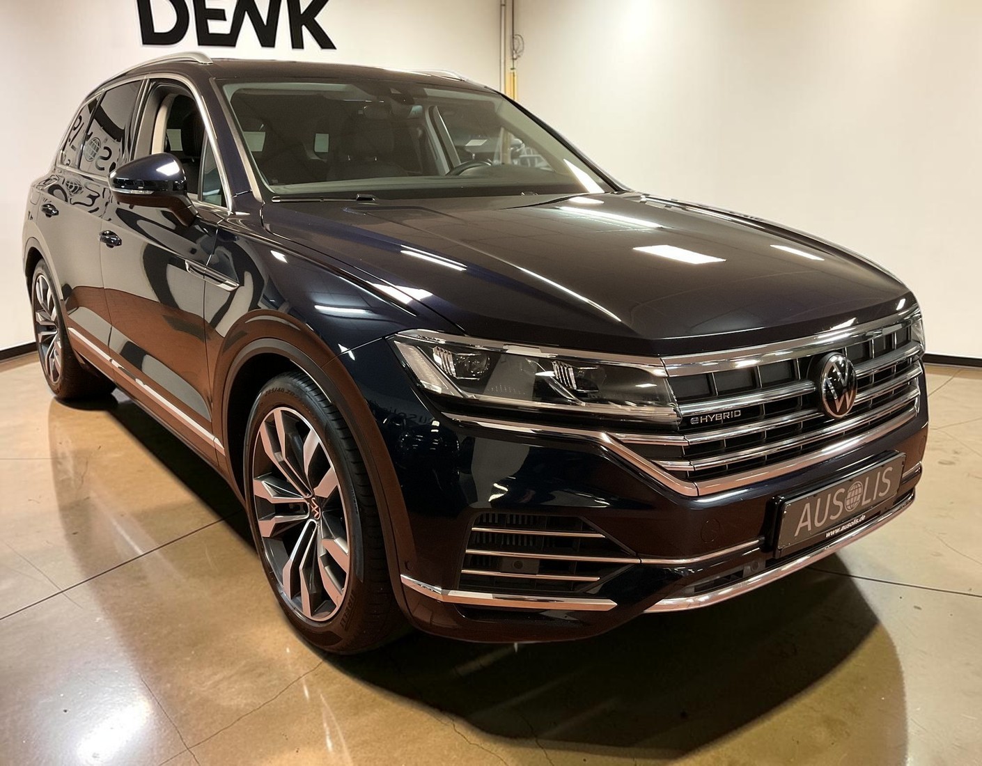 2022 Volkswagen Touareg 3.0 V6 Elegance eHybrid - Image 2