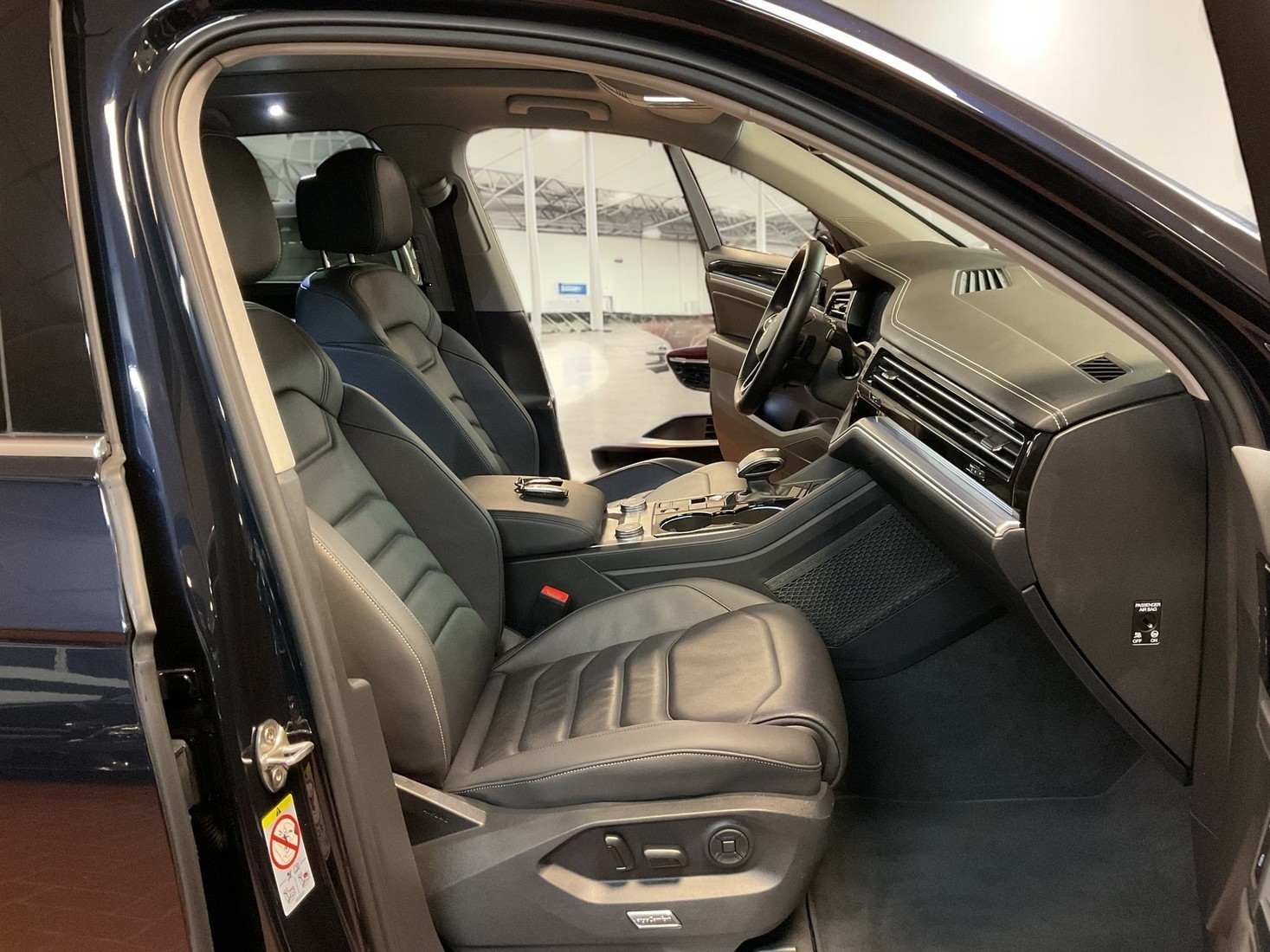 2022 Volkswagen Touareg 3.0 V6 Elegance eHybrid - Image 9