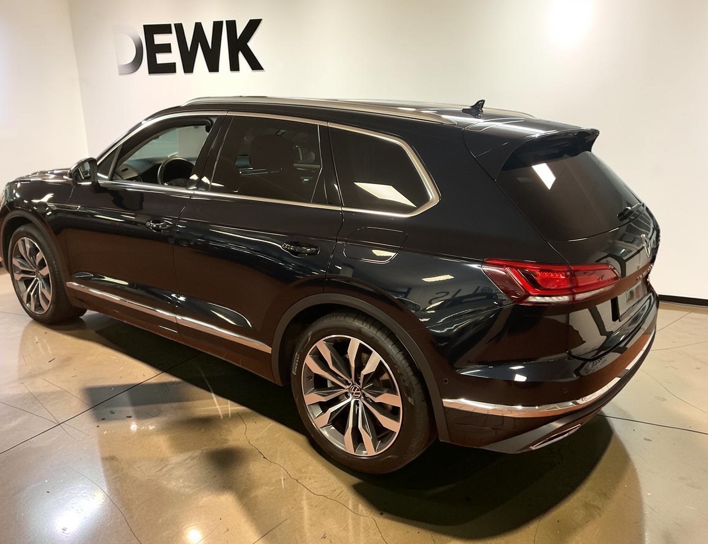 2022 Volkswagen Touareg 3.0 V6 Elegance eHybrid - Image 6