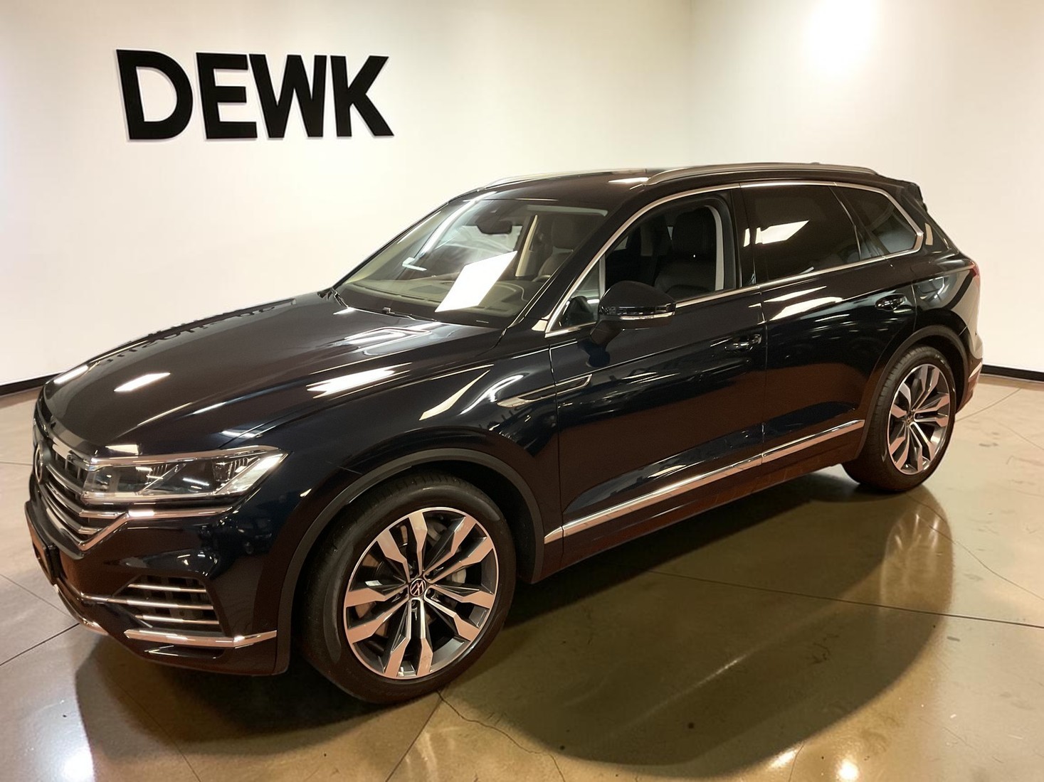 2022 Volkswagen Touareg 3.0 V6 Elegance eHybrid - Image 4