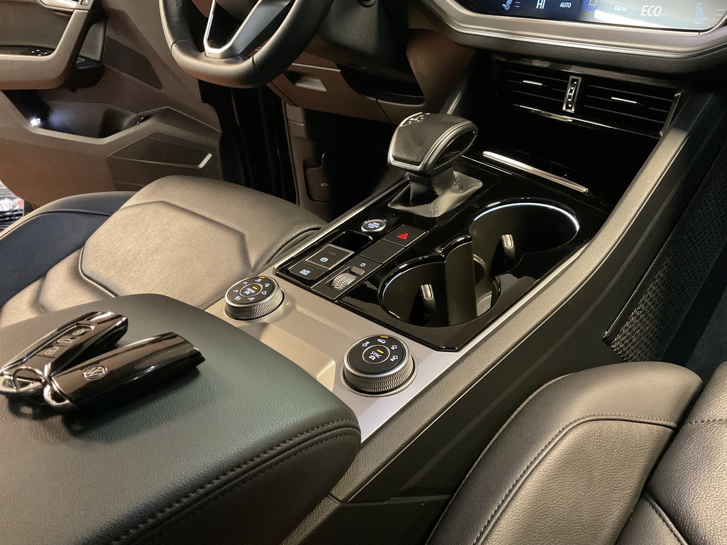 2022 Volkswagen Touareg 3.0 V6 Elegance eHybrid - Image 10