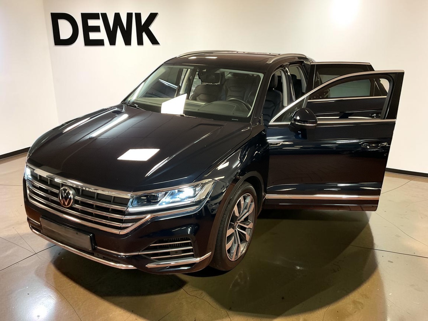 2022 Volkswagen Touareg 3.0 V6 Elegance eHybrid - Image 8